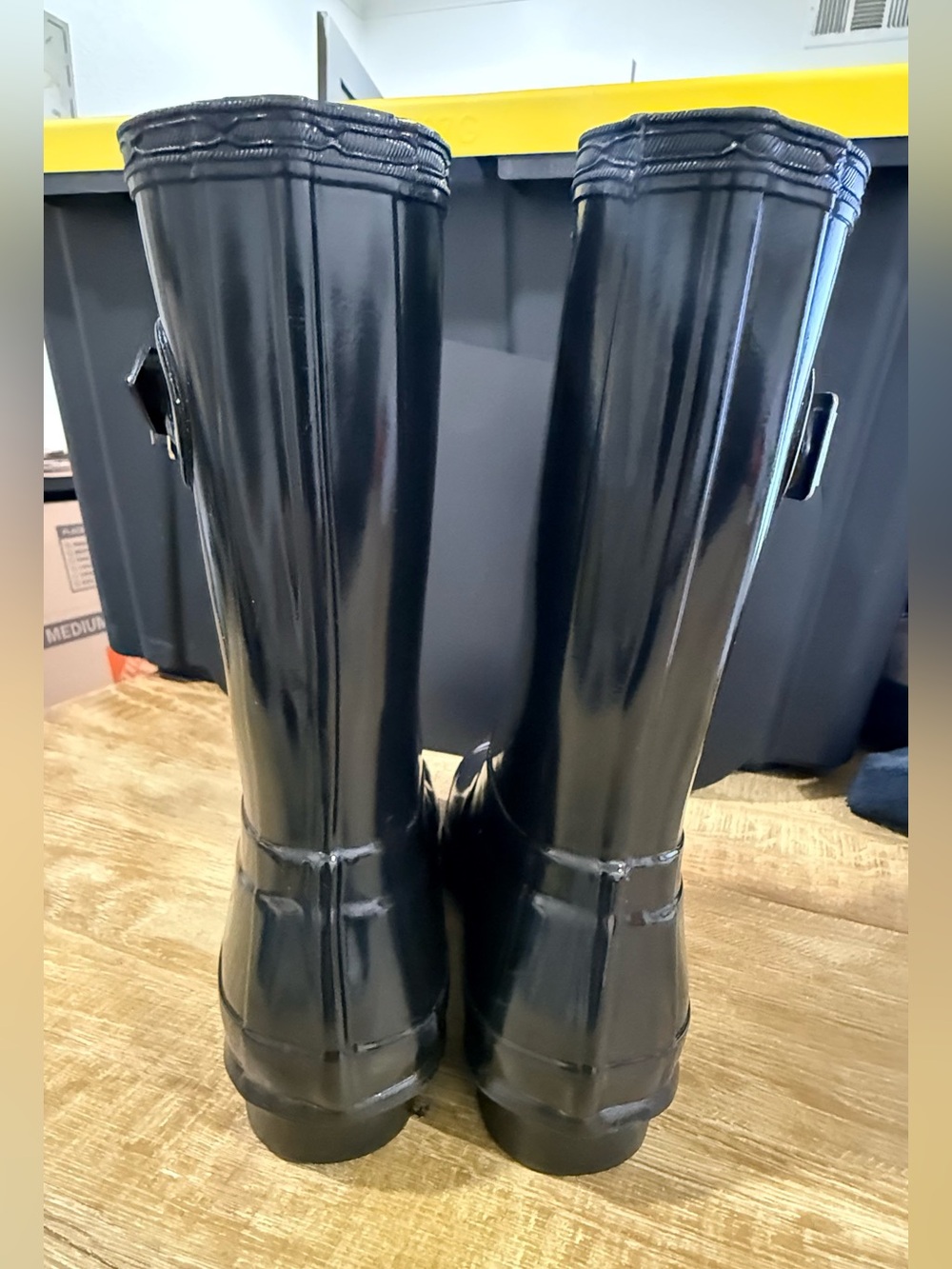 Hunter | Original Short Gloss Rain Boots | Black | Size 6 - Picture 4 of 7